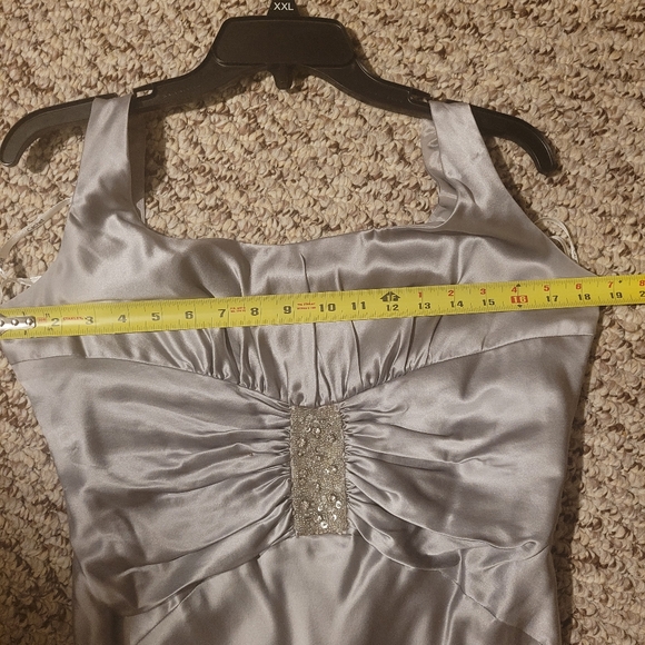 Dress - Picture 5 of 10